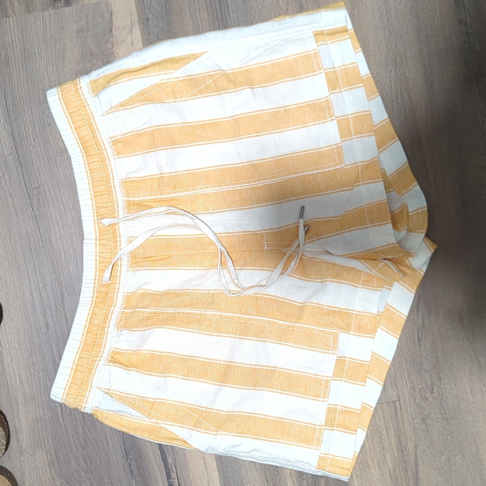 NWOT Gap Brand, Women's size Small, Linen/Cotton shorts
